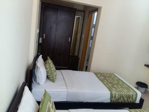 Hotel Suvarna Compact