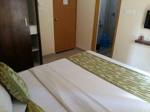 Hotel Suvarna Compact
