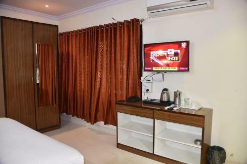 Hotel Capital O 46872 Gunwant Holidays