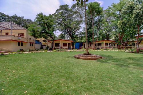 Hotel Capital O 46872 Gunwant Holidays