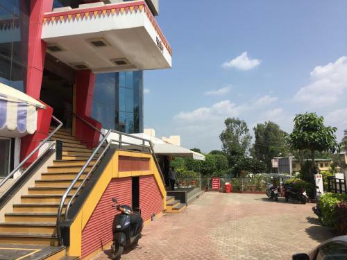 Sarang Lodging & Boarding