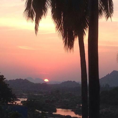 Hostal Archana Guest House River View