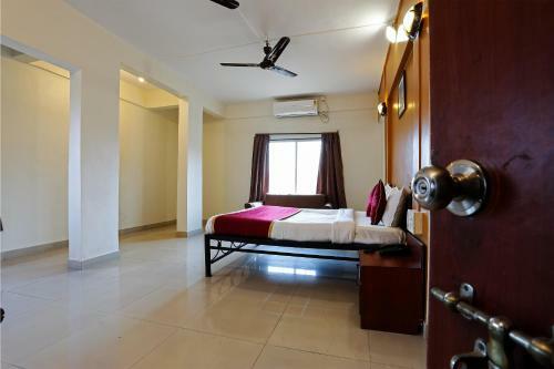 Hmr Hotels - Hmr Royal Inn