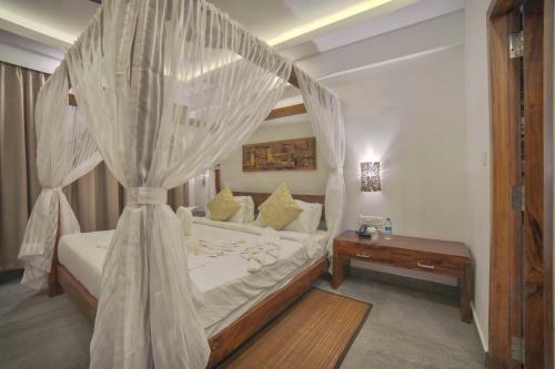 Hotel Elixir Hills Suites Resort And Spa