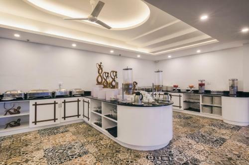 Hotel Elixir Hills Suites Resort And Spa