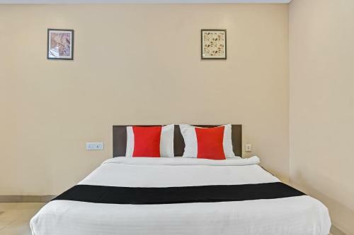 Hotel Capital O 23501 Log Inn Plaza