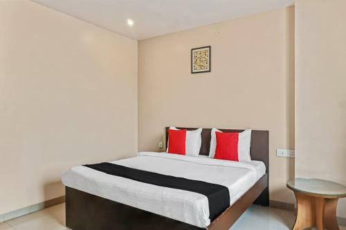 Hotel Capital O 23501 Log Inn Plaza