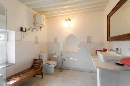 Villa Hostie Lal Darwaza-100 Yr Old Manor