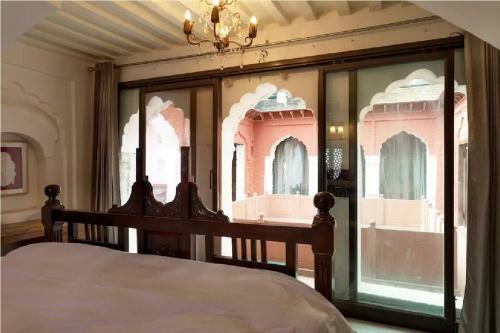 Villa Hostie Lal Darwaza-100 Yr Old Manor