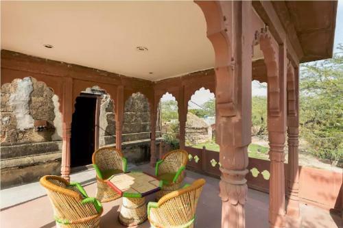 Villa Hostie Lal Darwaza-100 Yr Old Manor
