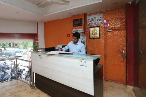 Posada Oyo 16437 Hotel Alwar Inn