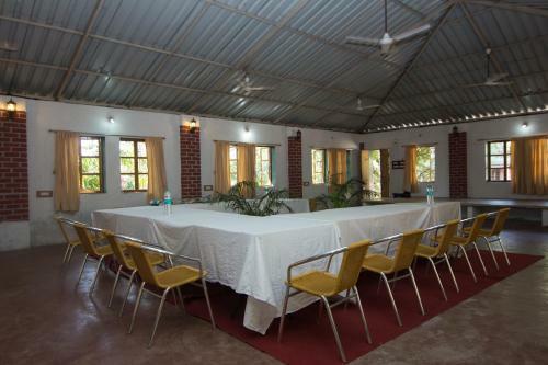 Hotel Dabhosa Waterfall Resort, A Nature Trails Resort