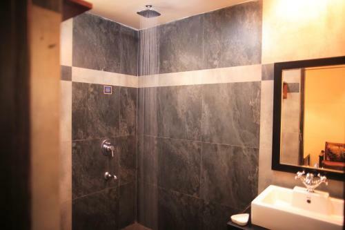 Hotel Villa Highnest - Oragadam -sriperumbudur