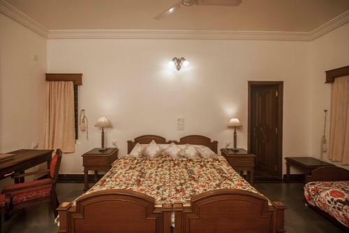 Siddhanta Manor