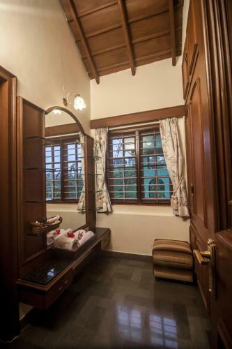 Siddhanta Manor