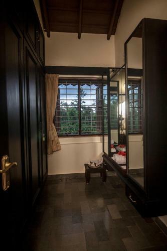 Siddhanta Manor
