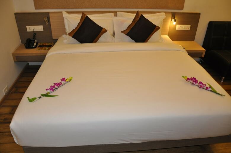 Mango Hotels Tansha Regal
