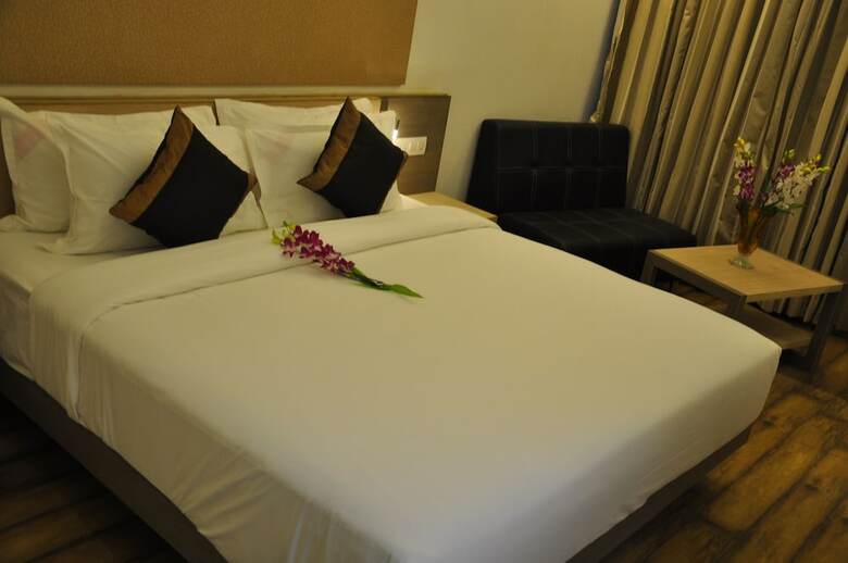 Mango Hotels Tansha Regal