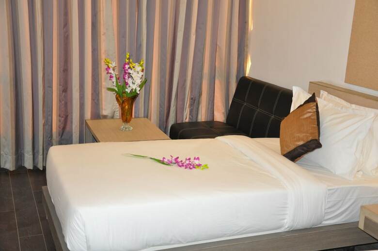 Mango Hotels Tansha Regal