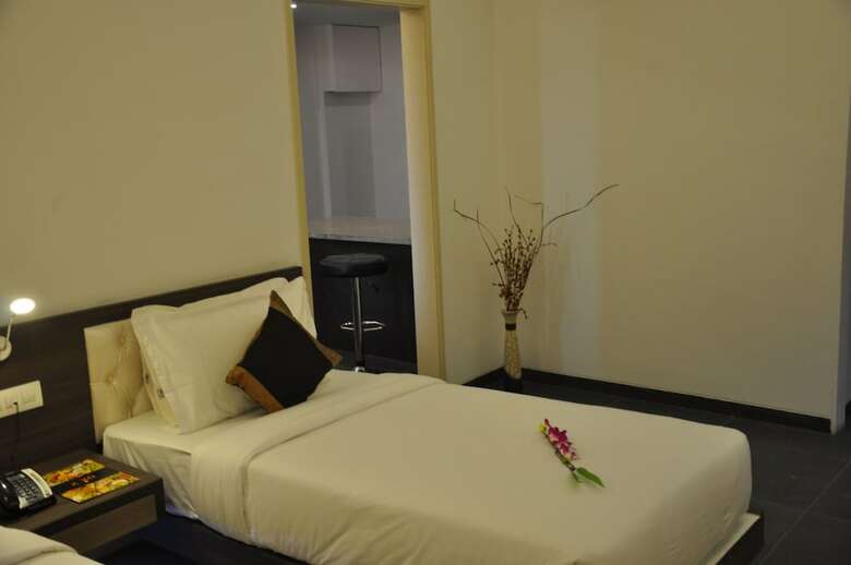 Mango Hotels Tansha Regal