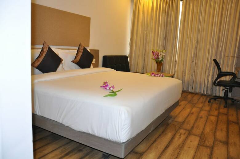 Mango Hotels Tansha Regal