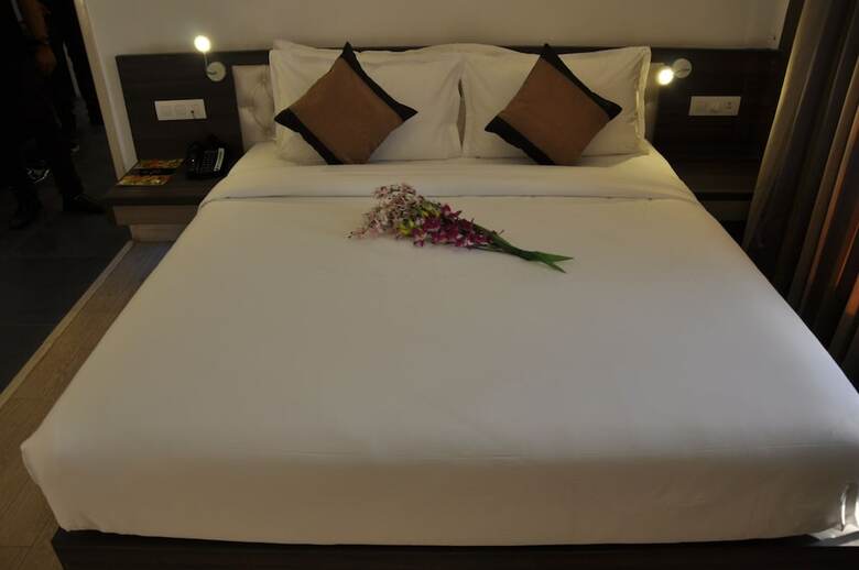 Mango Hotels Tansha Regal