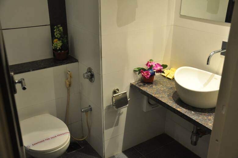 Mango Hotels Tansha Regal