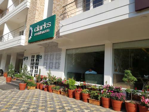 Hotel Clarks Residences Bhowali