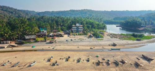 Hotel Blue Lagoon Khavane
