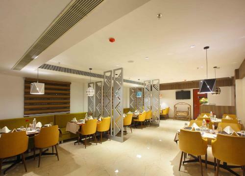Hotel Embassery Residency