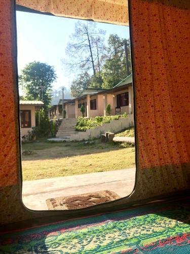 Hotel Chaukhamba Camps & Huts