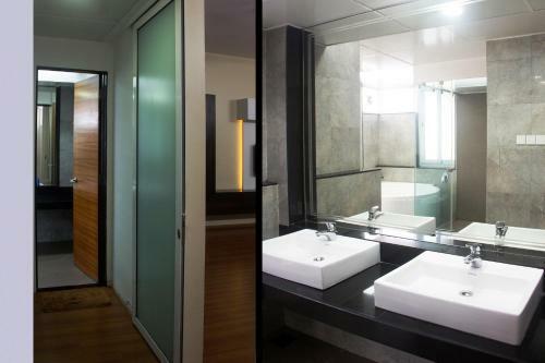 Hostal Amanora Park Town