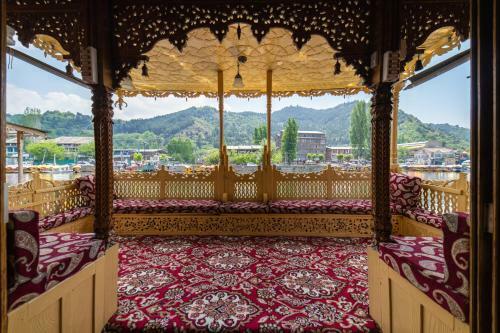 Bed & Breakfast Houseboat Shama