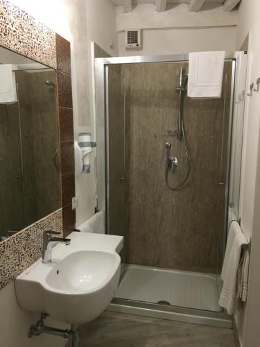 Hostal 24h Suite