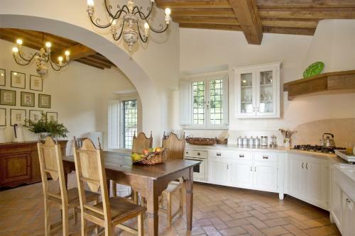 Podere Dottrina Villa Sleeps 12 Wifi