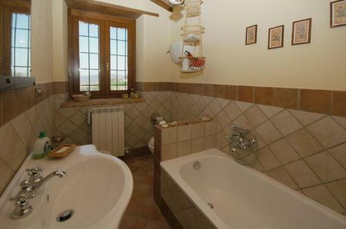 San Terenziano Villa Sleeps 6 Pool Wifi