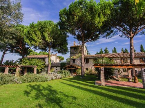 Wonderful Farmhouse In Marsciano With Pool