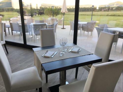 Hostal Tenuta Lamborghini Golf & Resort
