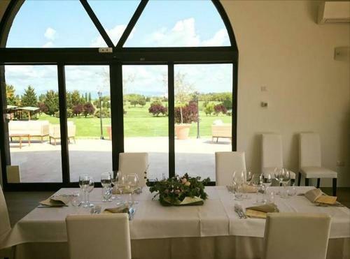 Hostal Tenuta Lamborghini Golf & Resort