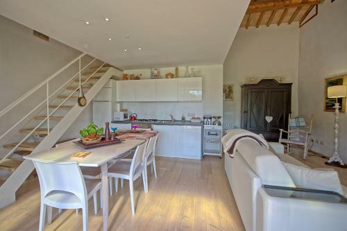Ponte A Bozzone Villa Sleeps 4 Air Con Wifi