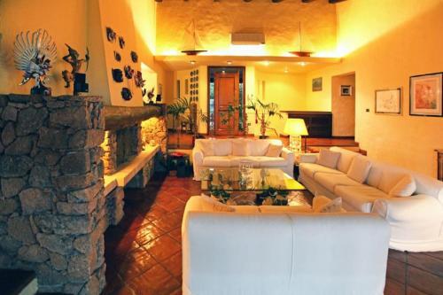 Olbia Villa Sleeps 14 Pool Air Con Wifi