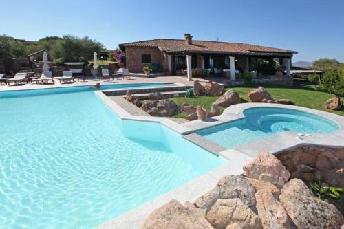 Olbia Villa Sleeps 14 Pool Air Con Wifi