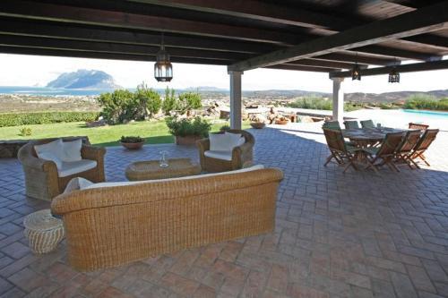 Olbia Villa Sleeps 14 Pool Air Con Wifi