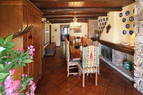 Olbia Villa Sleeps 14 Pool Air Con Wifi