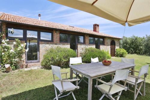 Poderone Villa Sleeps 9 Wifi