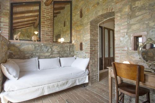 Poderone Villa Sleeps 9 Wifi