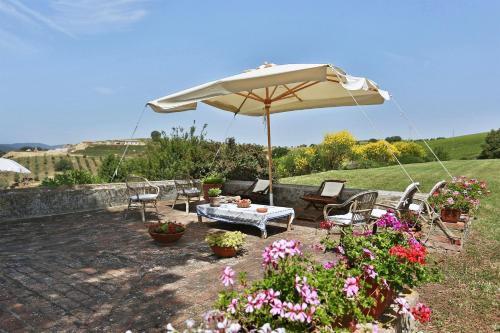 Poderone Villa Sleeps 9 Wifi
