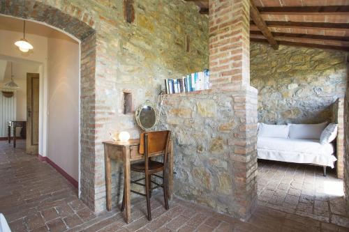 Poderone Villa Sleeps 9 Wifi