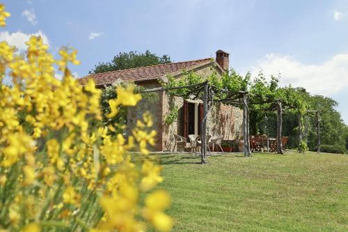 Poderone Villa Sleeps 9 Wifi