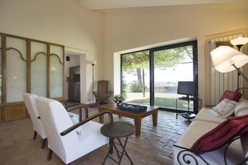Poderone Villa Sleeps 9 Wifi